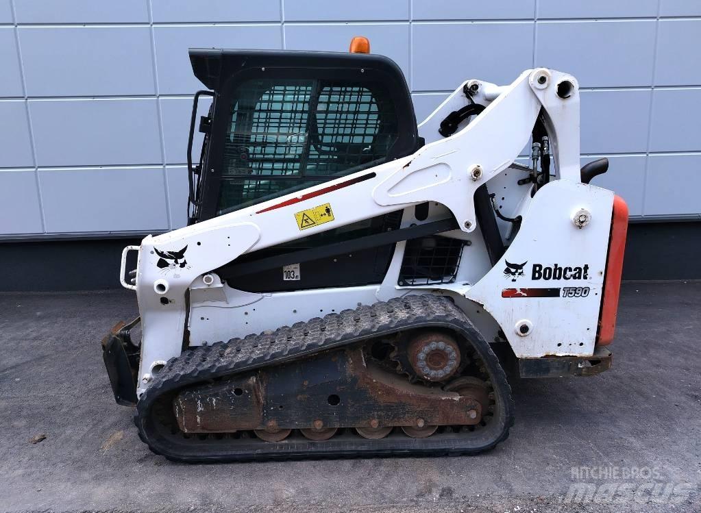 Bobcat T 590 Smykem řízené nakladače