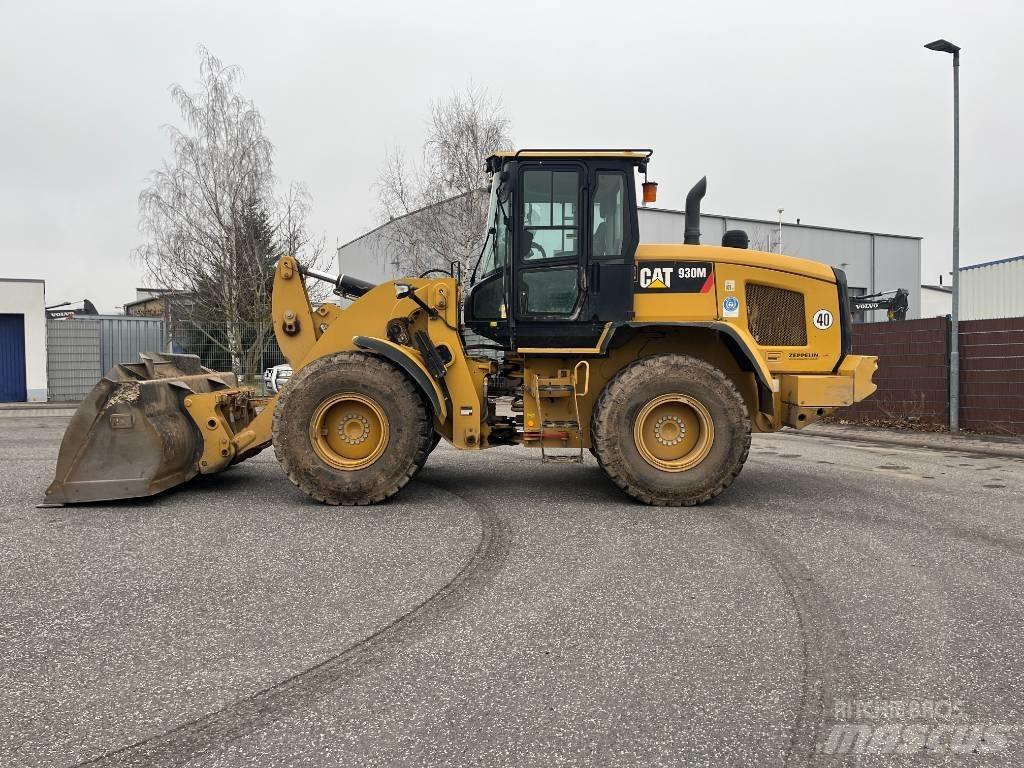 CAT 930M Kolové nakladače