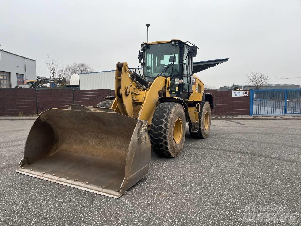 CAT 930M Kolové nakladače