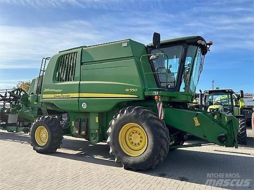 John Deere W550 Sklízecí mlátičky