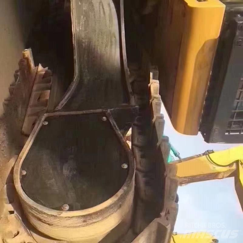 CAT 340 D L Pásová rýpadla