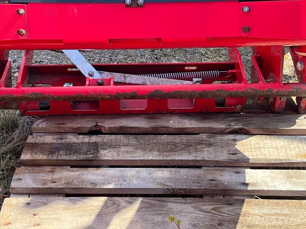 Massey Ferguson 945 Čelní nakladače a rypadla