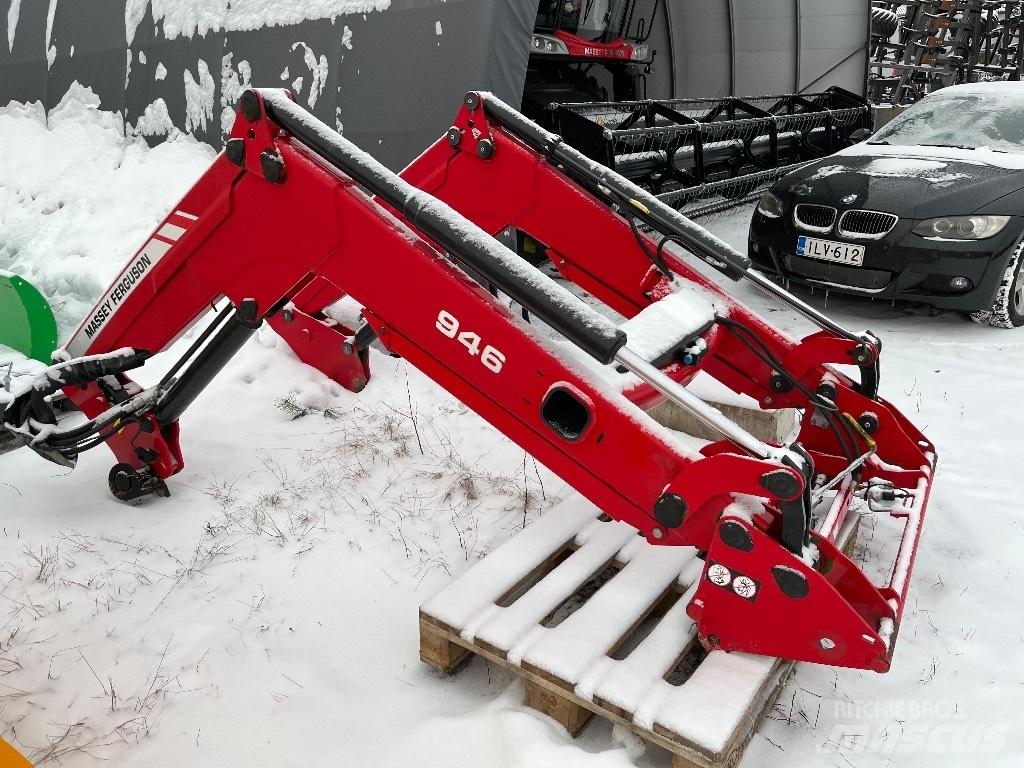 Massey Ferguson 945 Čelní nakladače a rypadla