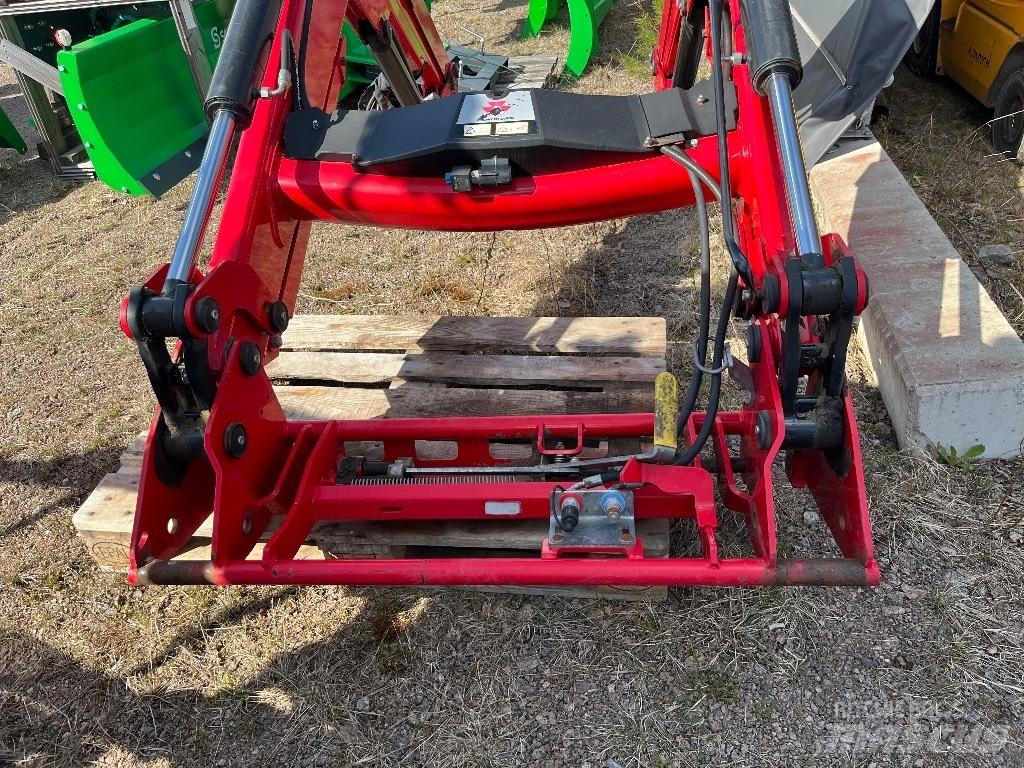 Massey Ferguson 945 Čelní nakladače a rypadla