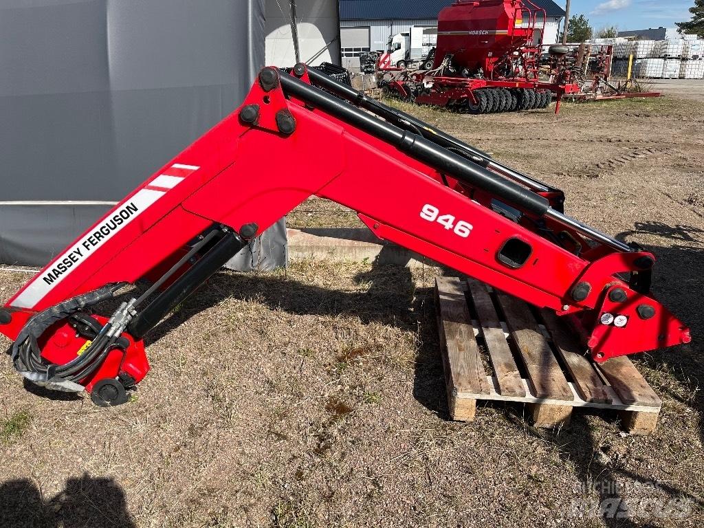 Massey Ferguson 945 Čelní nakladače a rypadla