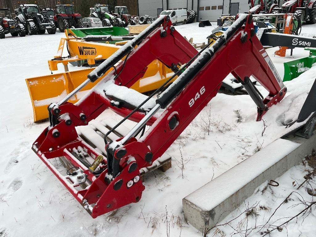 Massey Ferguson 945 Čelní nakladače a rypadla
