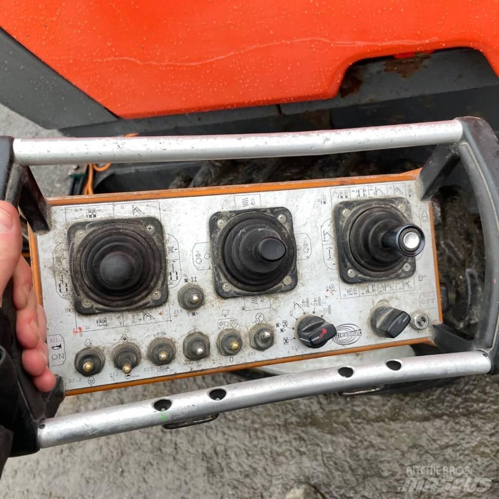 Sandvik DC 125R Povrchové vrtací stroje