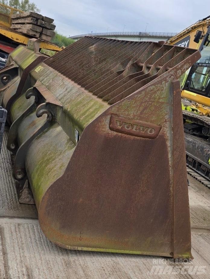 Volvo L 220 H Kolové nakladače