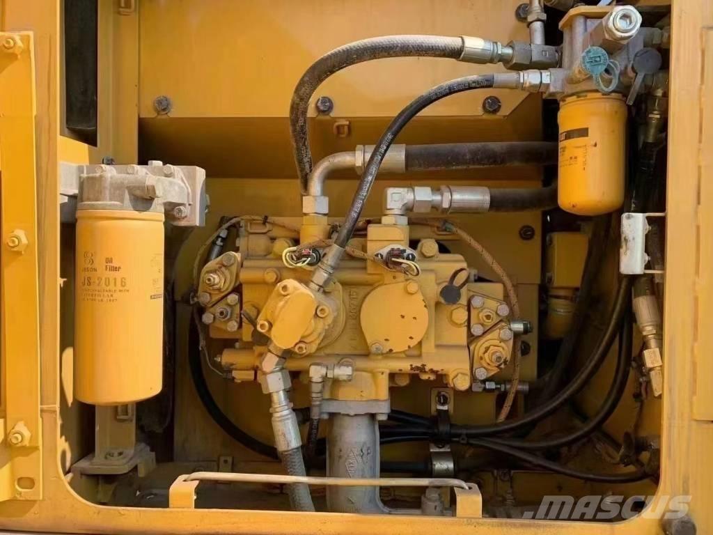 CAT CAT318D Pásová rýpadla