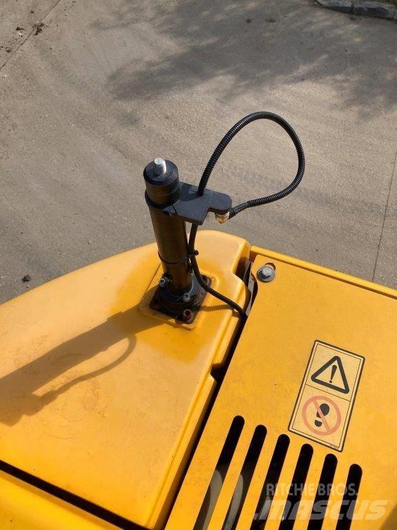 JCB 245 XR Pásová rýpadla