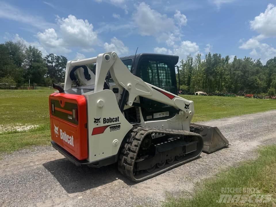 Bobcat T 590 Smykem řízené nakladače