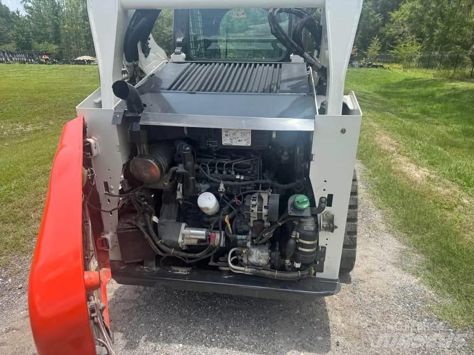 Bobcat T 590 Smykem řízené nakladače