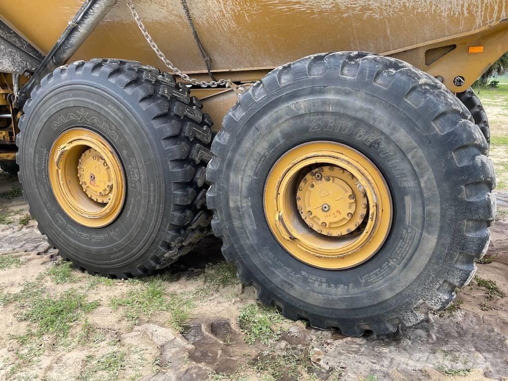 CAT 740 GC Kloubové dempry