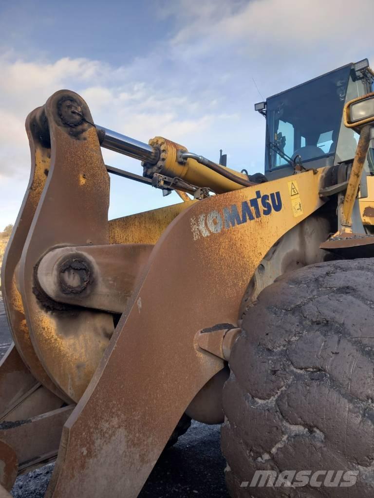 Komatsu WA 600-6 Kolové nakladače