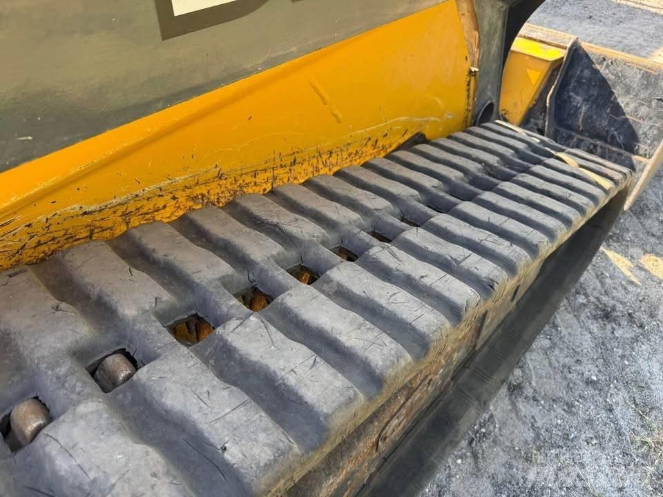 John Deere 325G Smykem řízené nakladače