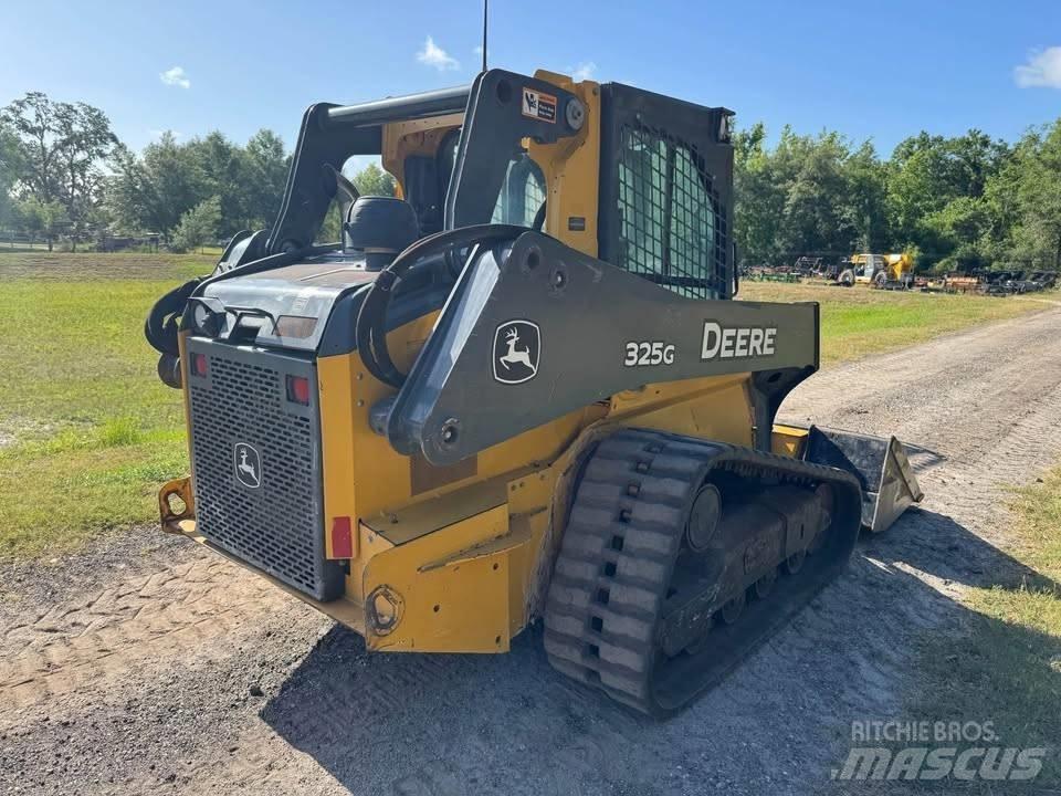 John Deere 325G Smykem řízené nakladače