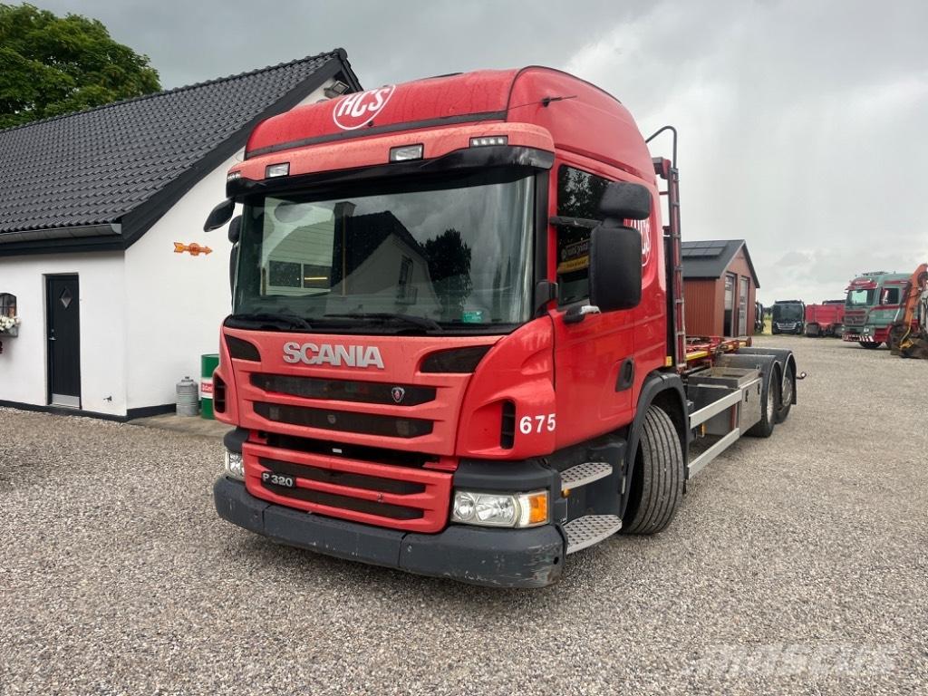 Scania P 320 Hákový nosič kontejnerů