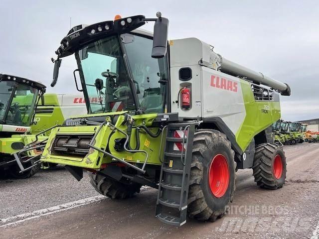CLAAS TRION 750 Sklízecí mlátičky