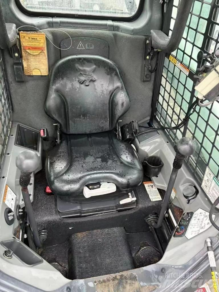 Bobcat S 750 Smykem řízené nakladače
