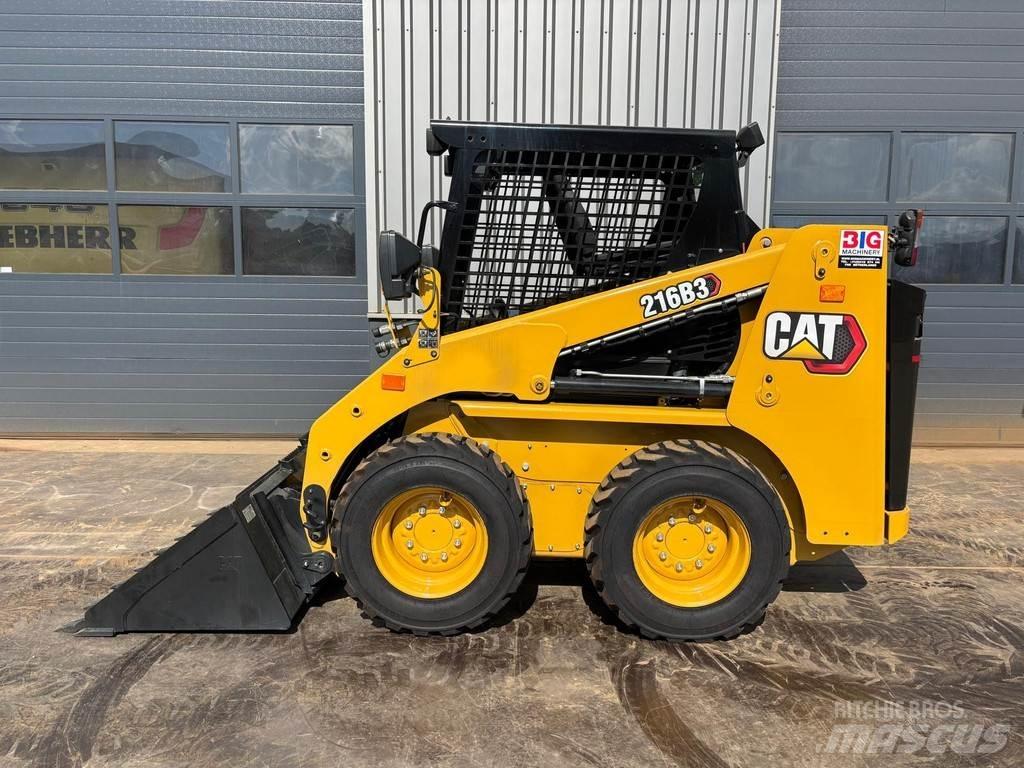 CAT 216B3 Kolové nakladače