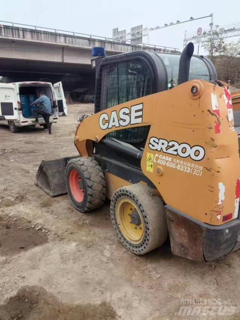 CASE SR 200 Smykem řízené nakladače