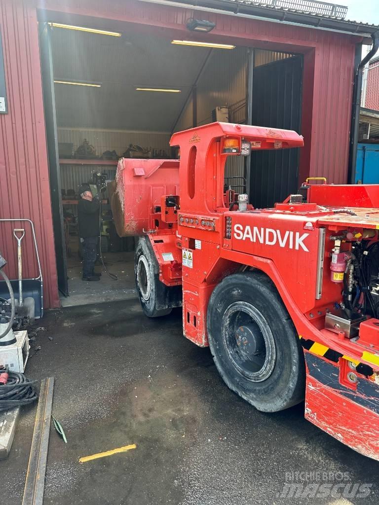 Sandvik LH202 Podzemní nakladače