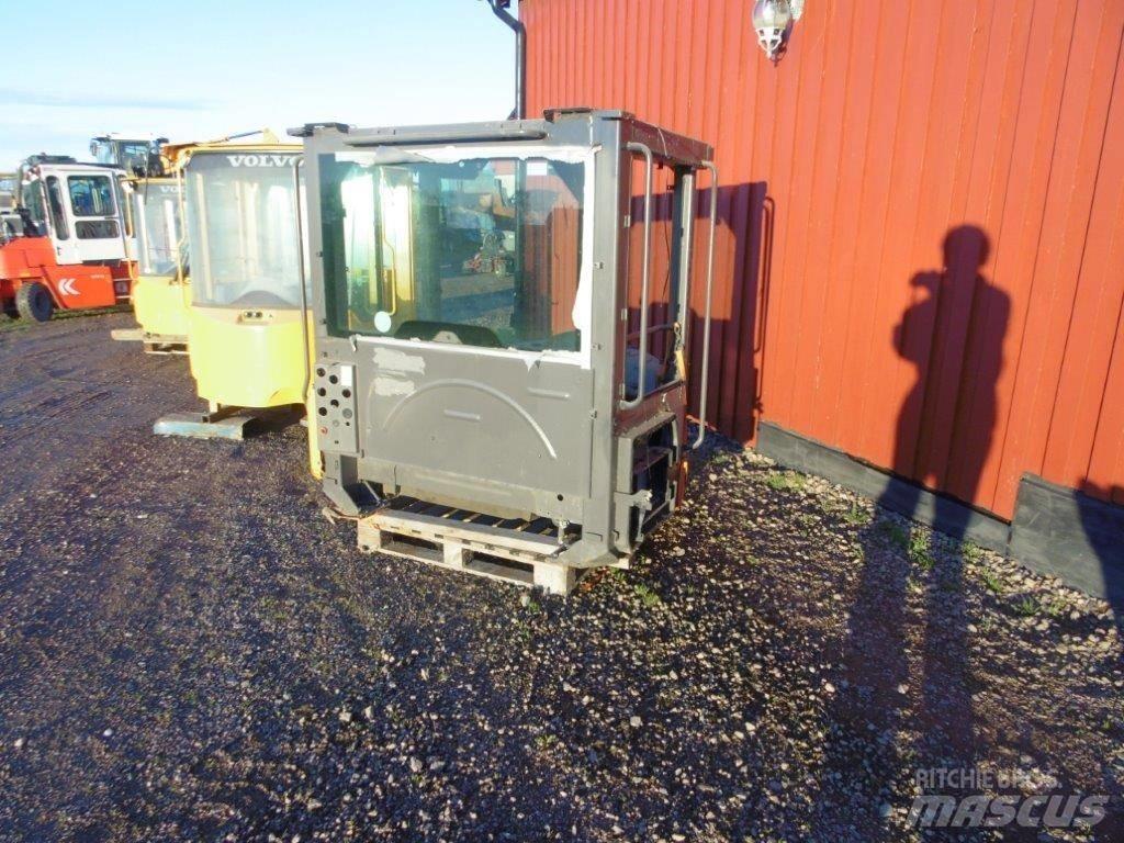  Hytt Volvo L60F Kabiny a interiér