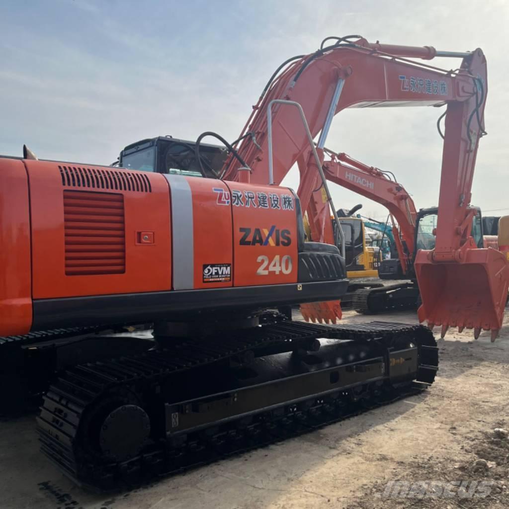 Hitachi ZX 240 Pásová rýpadla