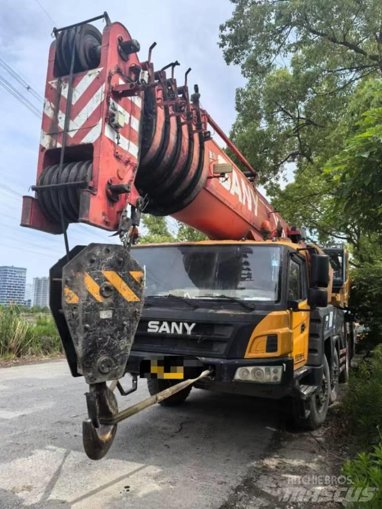 Sany STC 1000 Univerzální terénní jeřáby