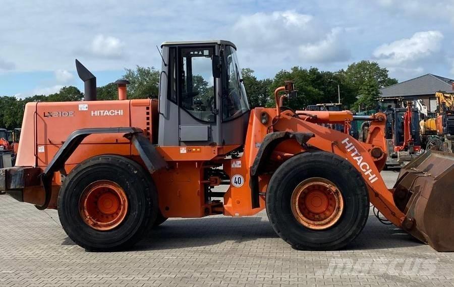 Hitachi LX 210 E Kolové nakladače