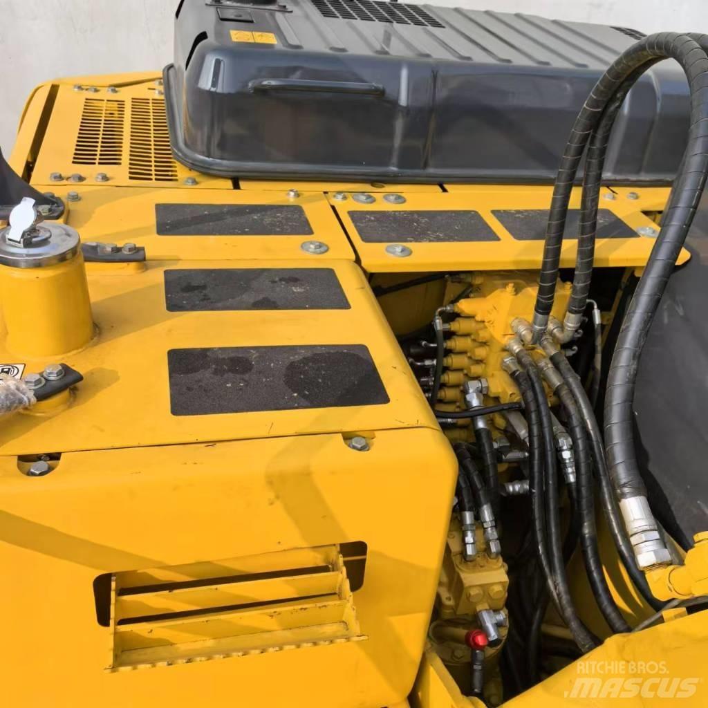 Komatsu PC 130-7 Pásová rýpadla