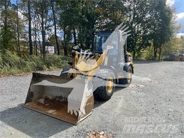 CAT 906M Kolové nakladače