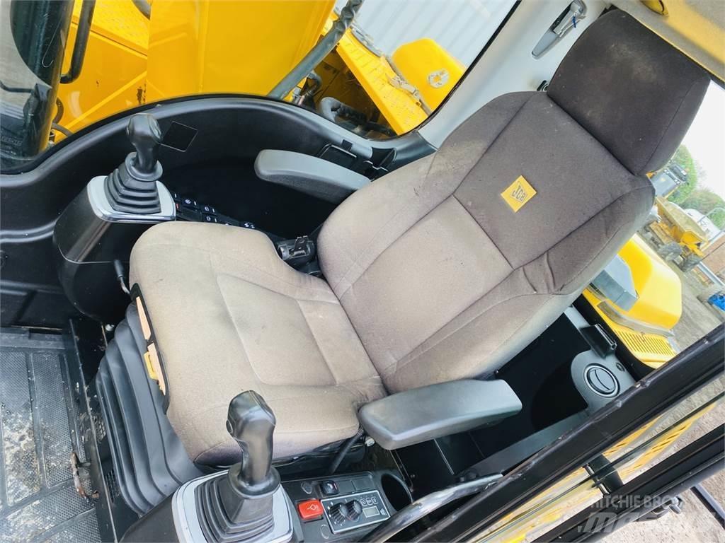 JCB JS130LC Pásová rýpadla