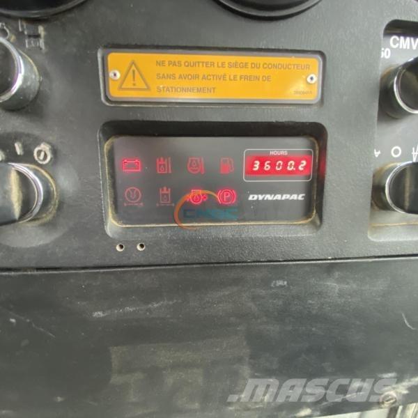 Dynapac CA302D Půdní kompaktory