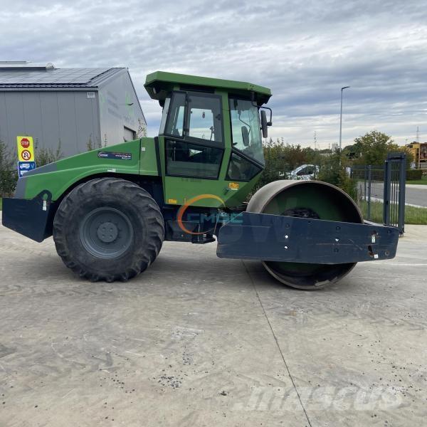 Dynapac CA302D Půdní kompaktory