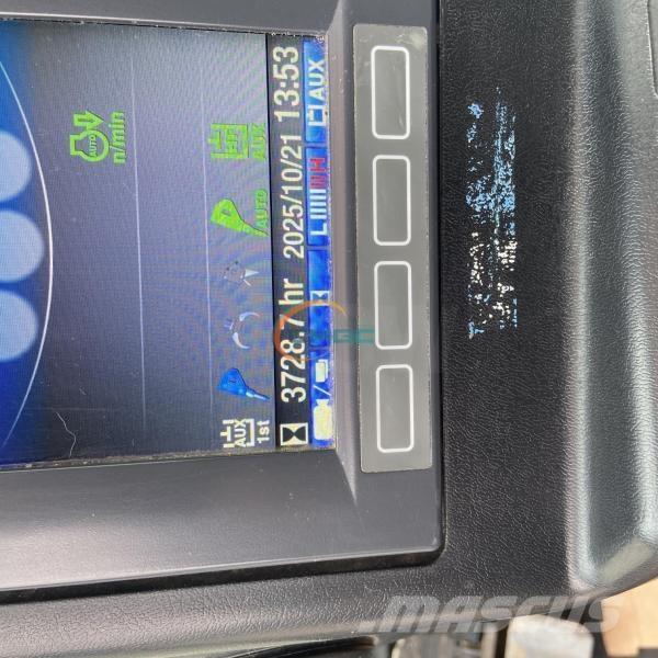 Takeuchi TB215R Kolová rýpadla