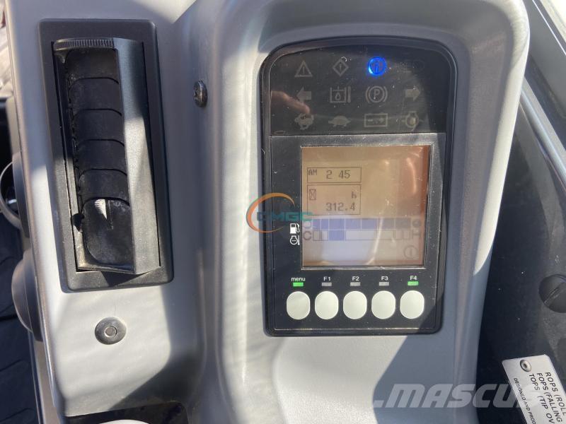 Yanmar VIO38-6 Kolová rýpadla