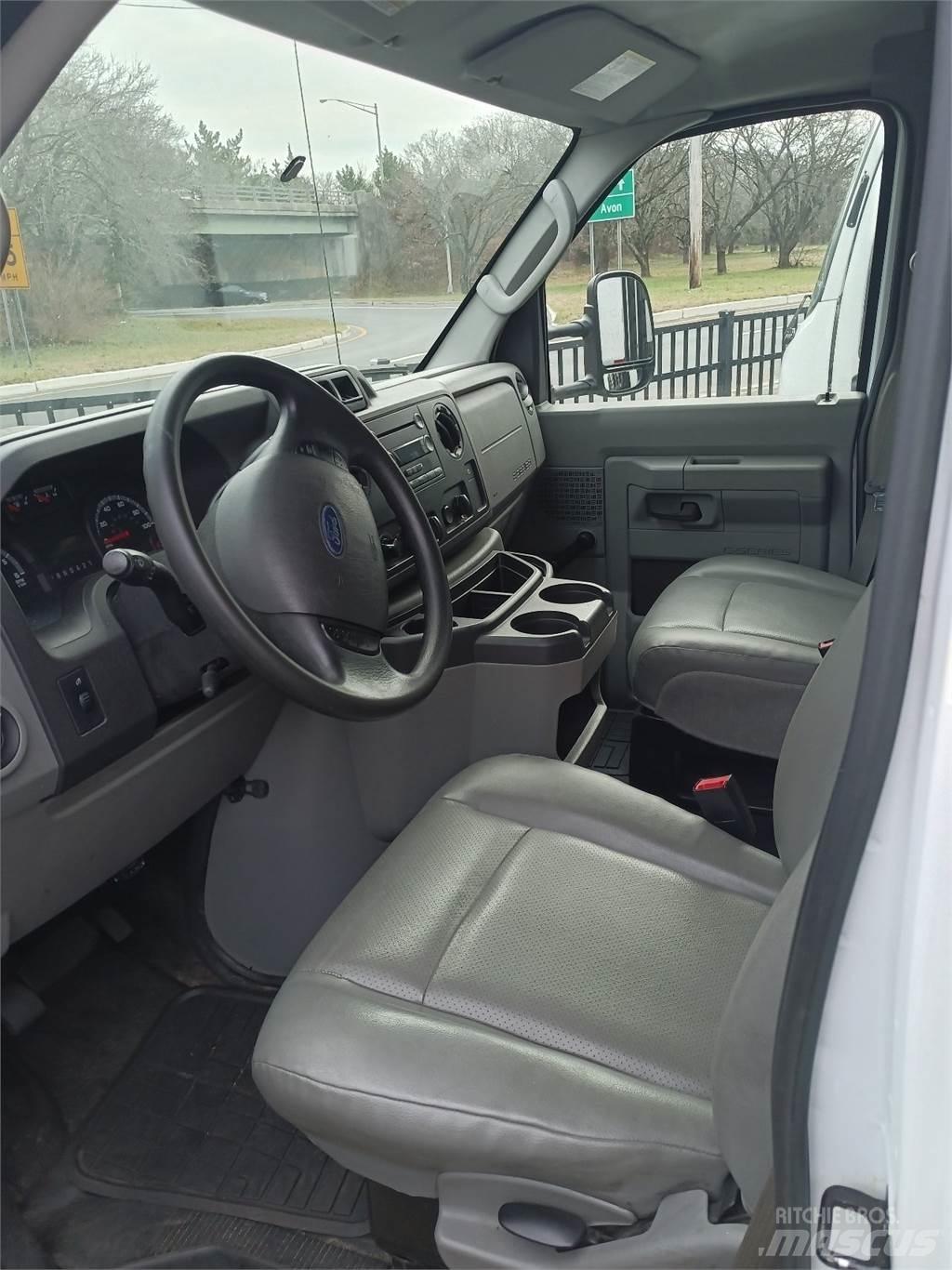 Ford E350 Skříňová nástavba