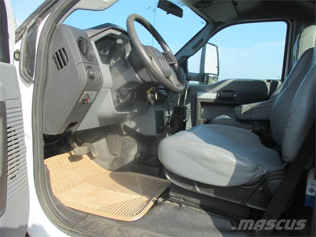 Ford F750 Hákový nosič kontejnerů