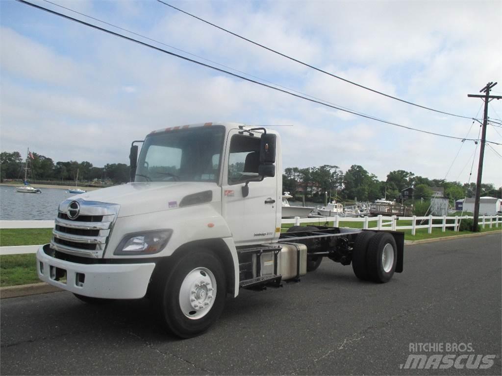 Hino 268 Nákladní vozidlo bez nástavby