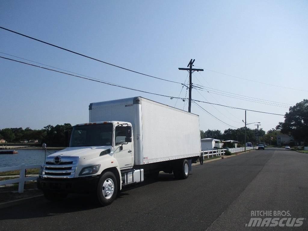 Hino 338 Skříňová nástavba