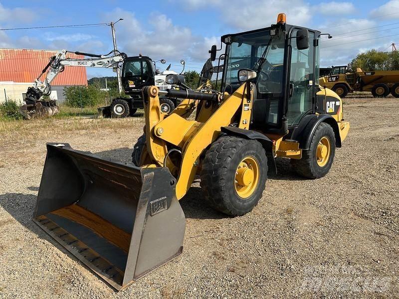 CAT 906H Kolové nakladače