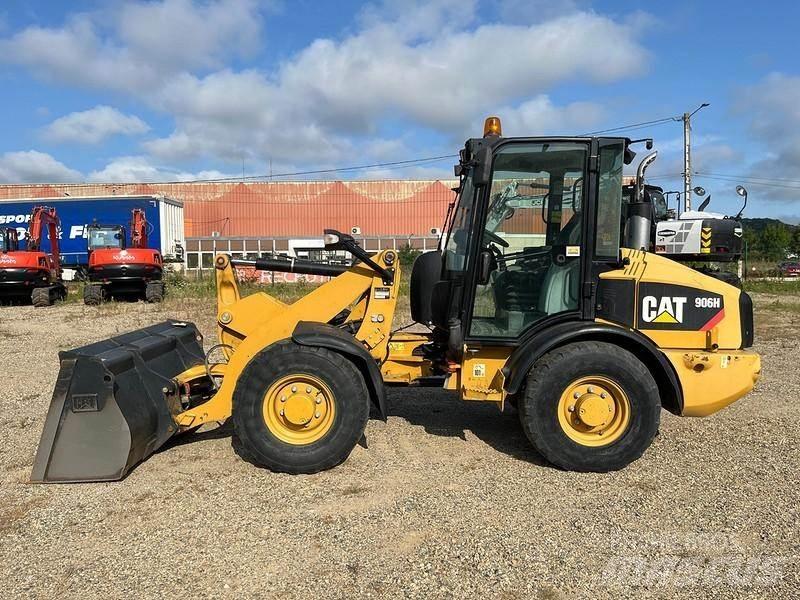 CAT 906H Kolové nakladače