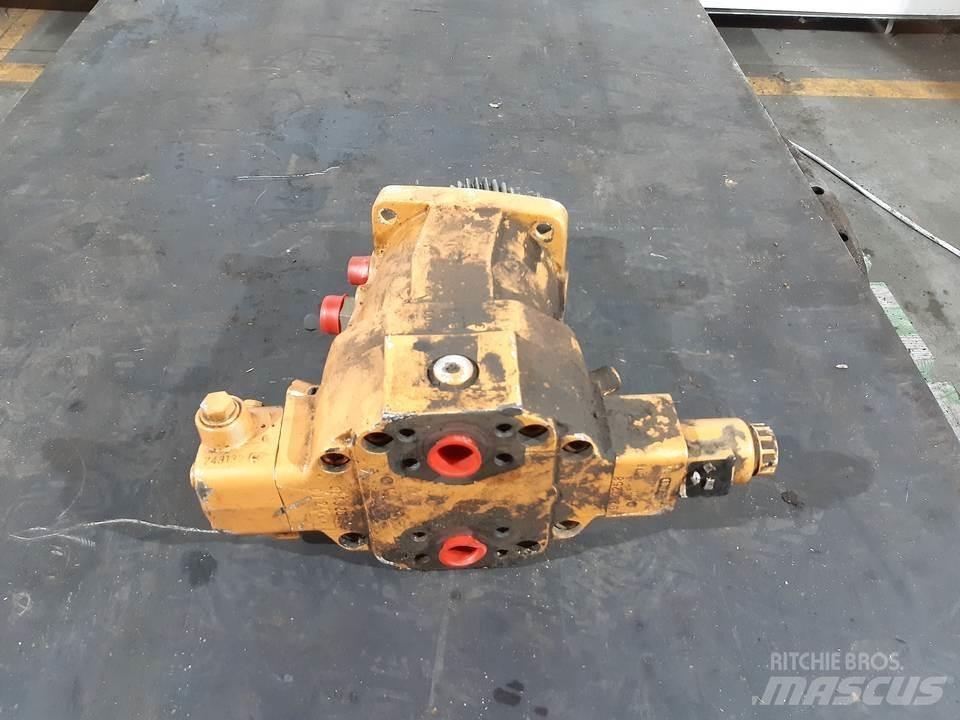 CASE 121D Hydraulika