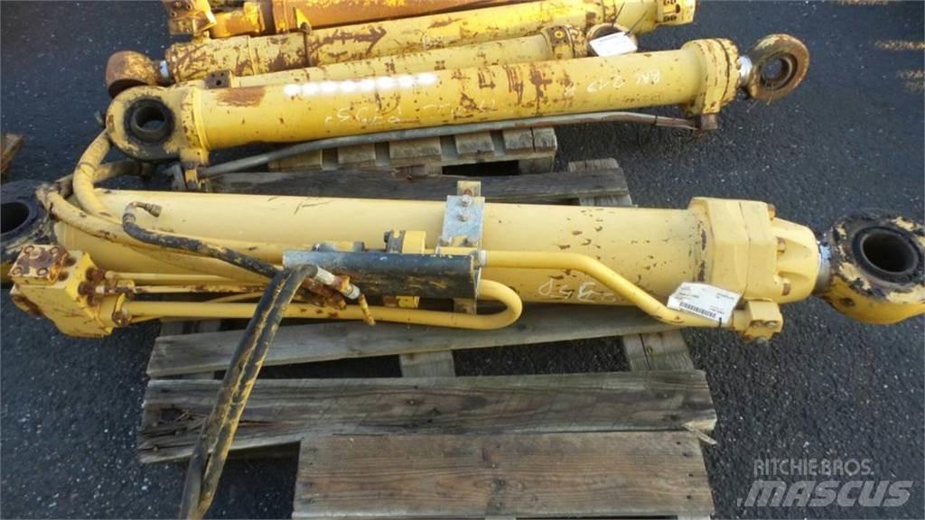 CAT 235 Hydraulika