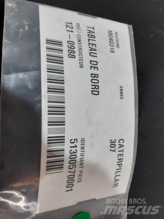 CAT 307 Kabiny a interiér