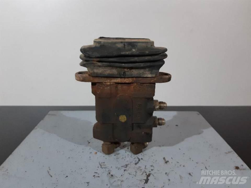 CAT 317BL Kabiny a interiér