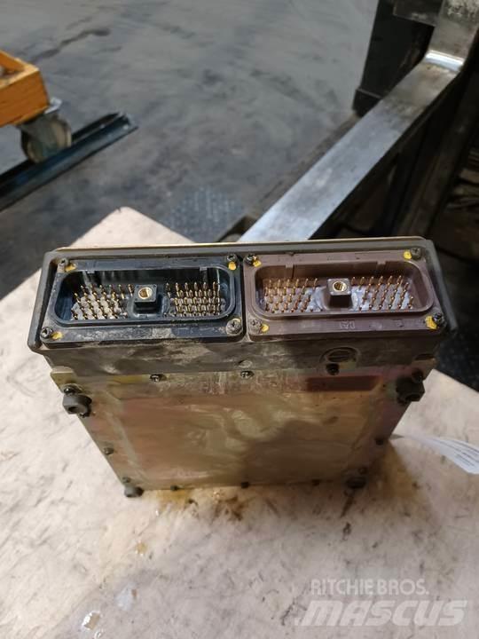 CAT 318C Kabiny a interiér