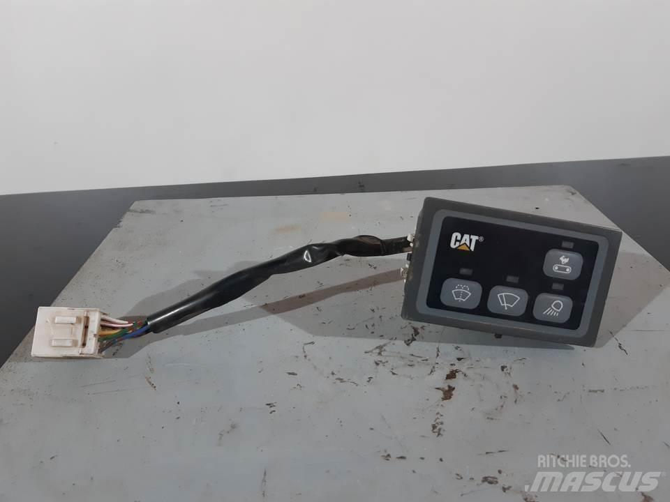 CAT 318C Kabiny a interiér