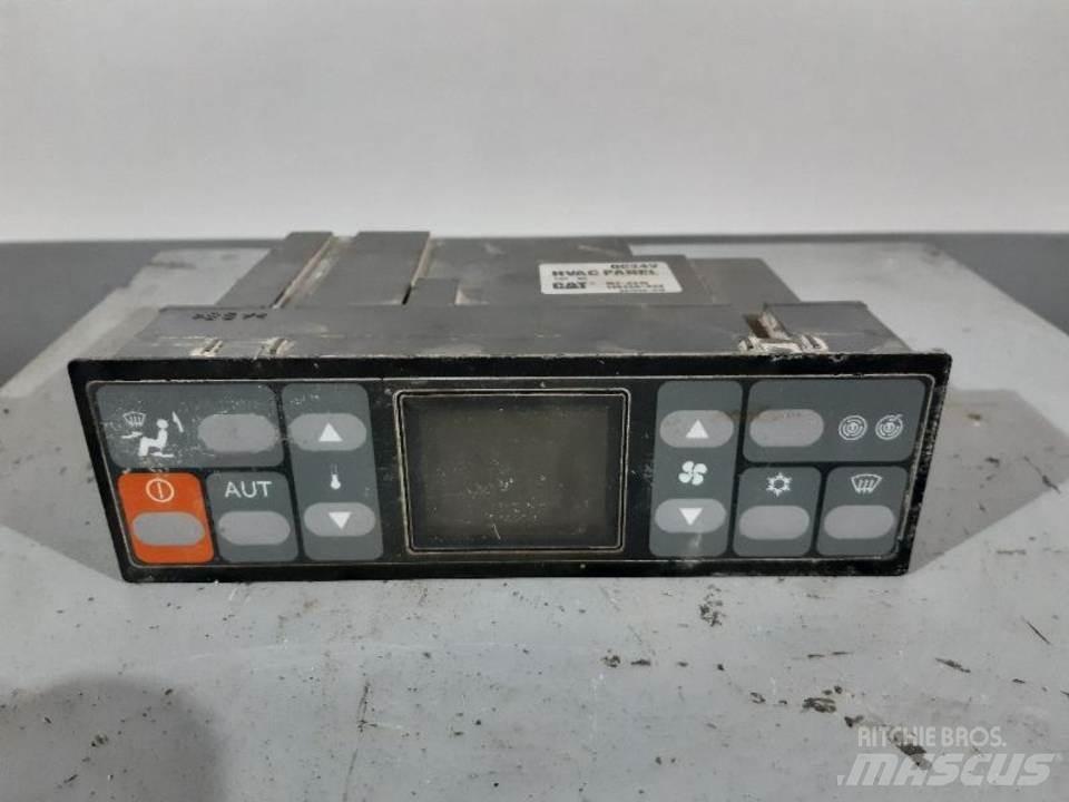 CAT 318C Kabiny a interiér